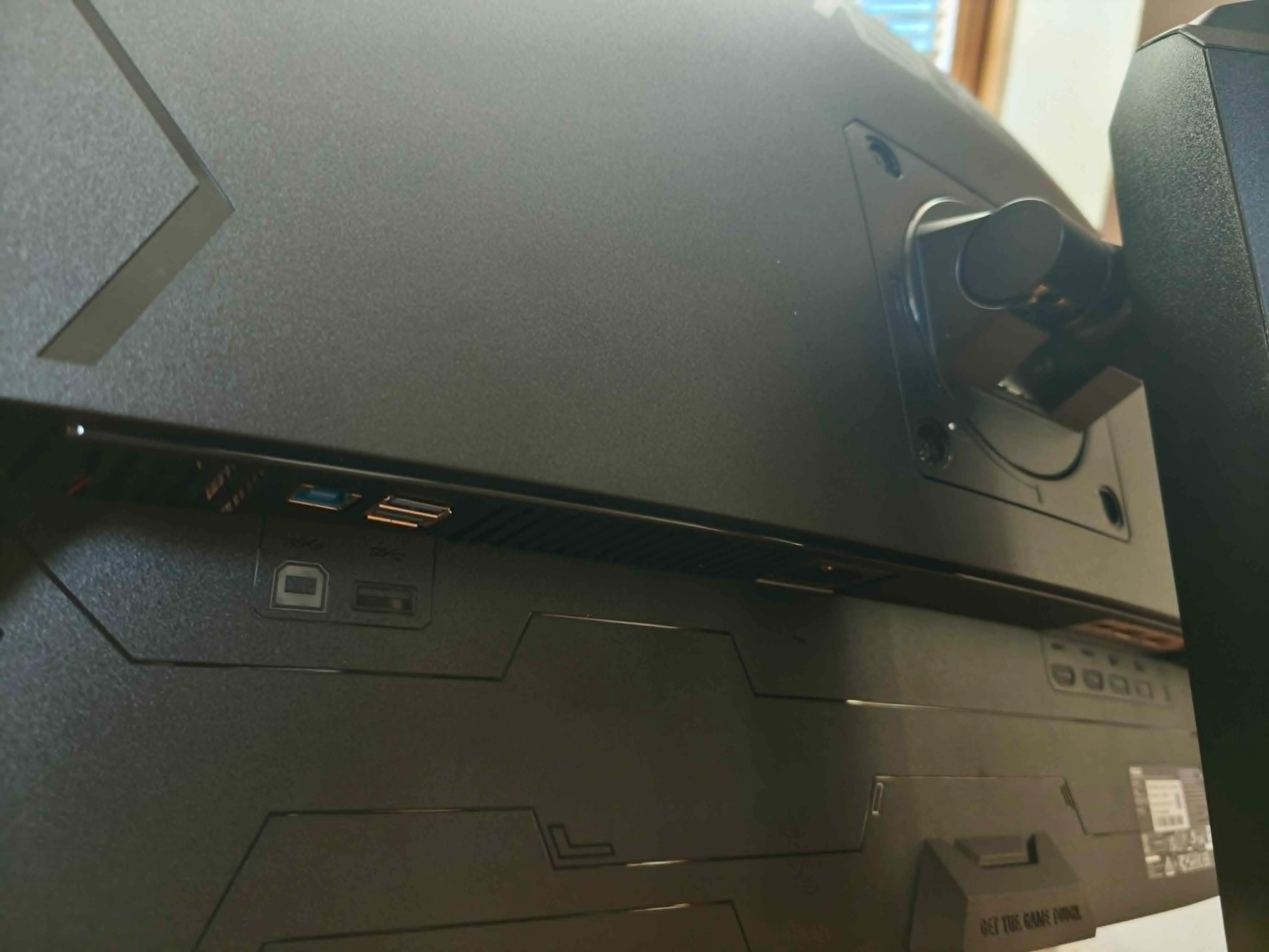 ASUS TUF VG34WQML5A ZÁDA (sloty)