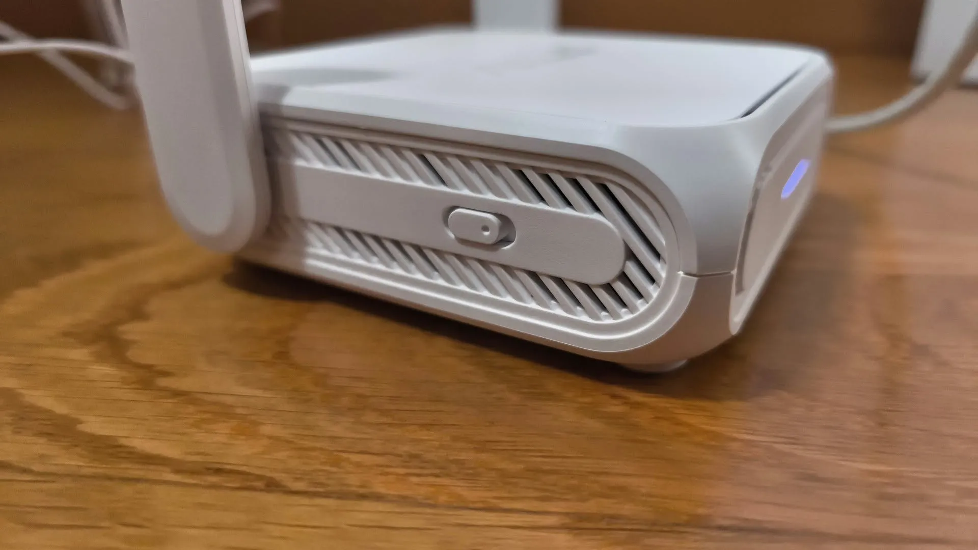 Pohled z boku ASUS RT-BE58 Go